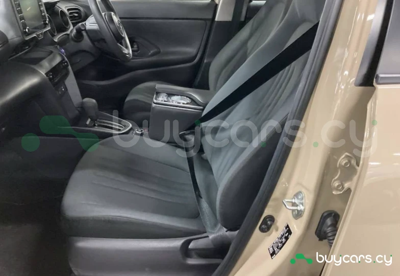 Toyota Yaris Cross Бежевый