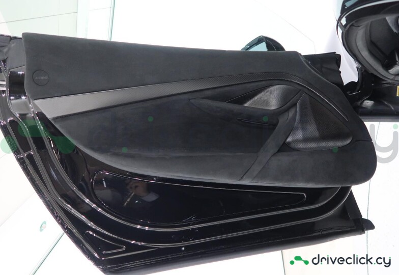 McLaren 750S Black