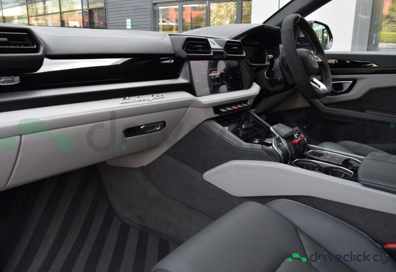 Lamborghini Urus Серый