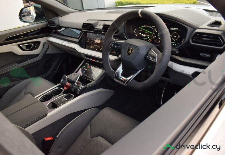 Lamborghini Urus Серый