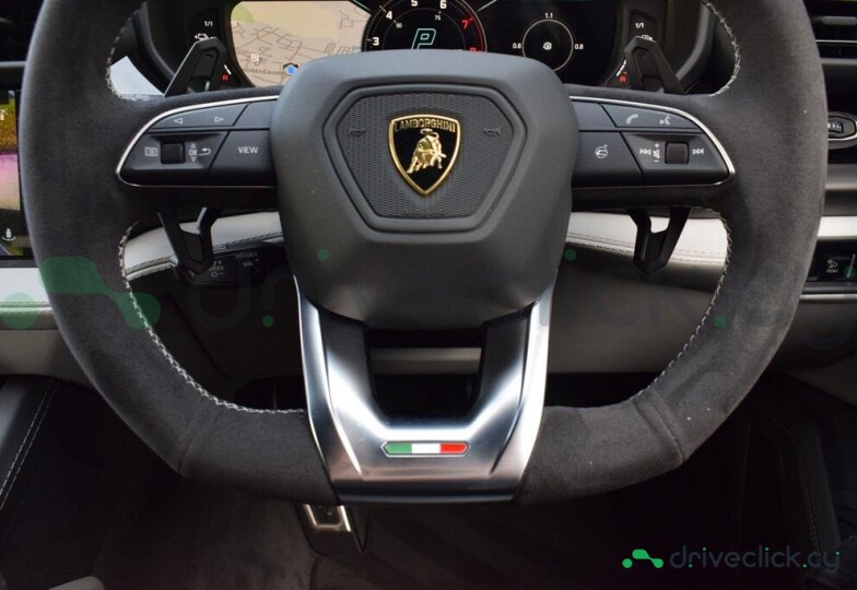 Lamborghini Urus Серый