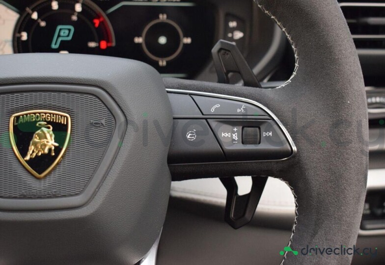 Lamborghini Urus Серый
