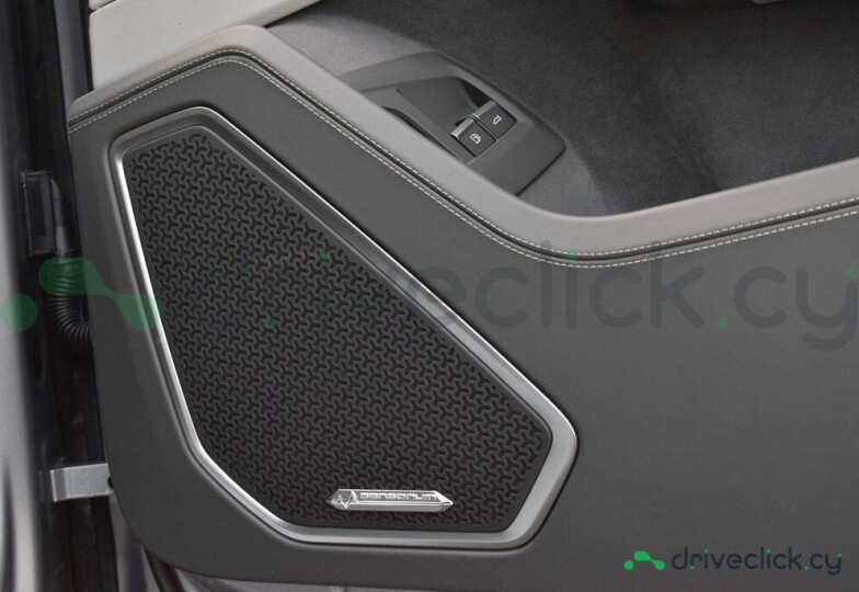 Lamborghini Urus Серый