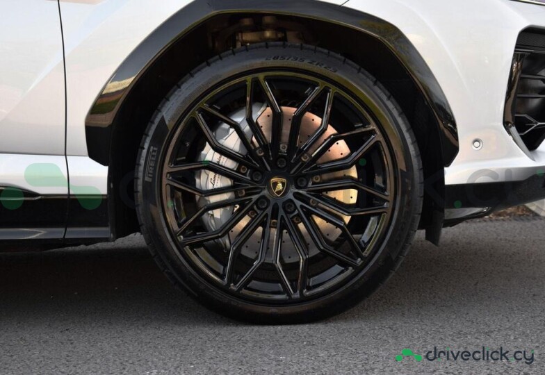Lamborghini Urus Серый