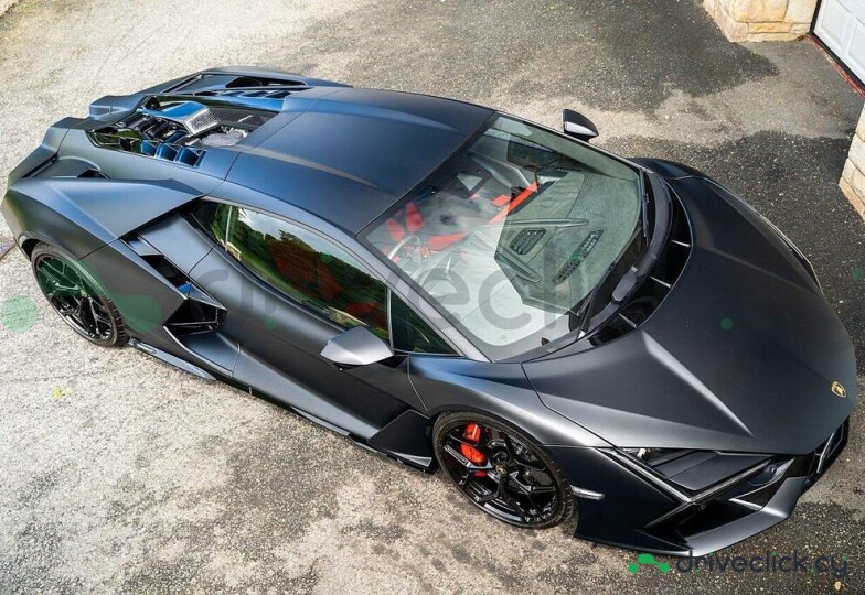 Lamborghini Revuelto Black