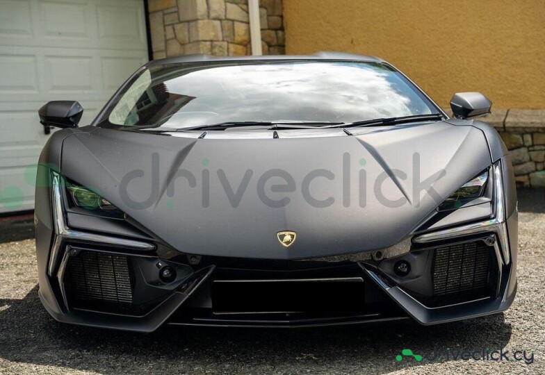 Lamborghini Revuelto Black