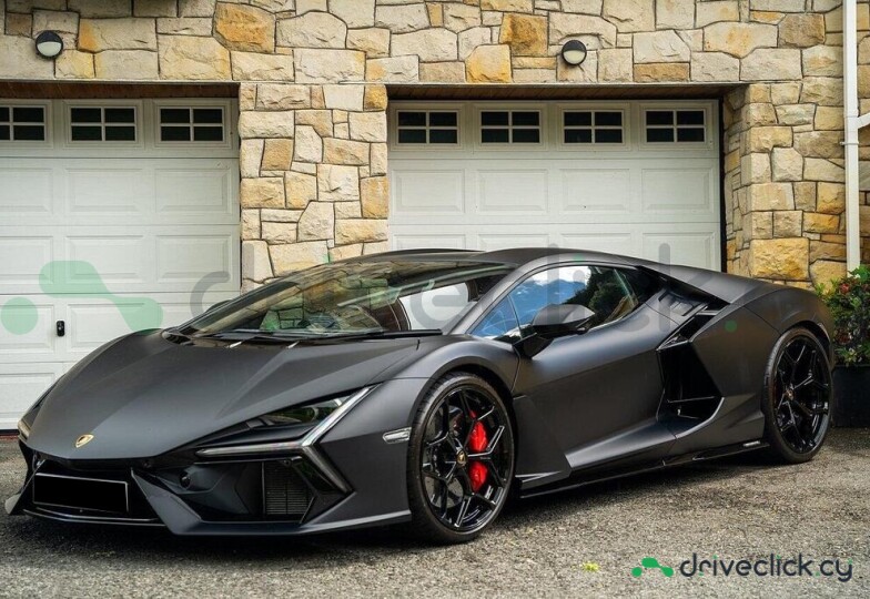 Lamborghini Revuelto Black