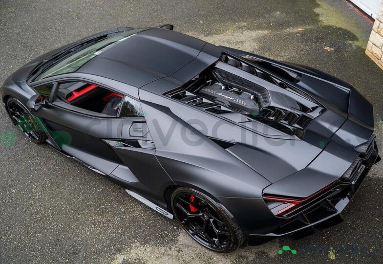 Lamborghini Revuelto Black
