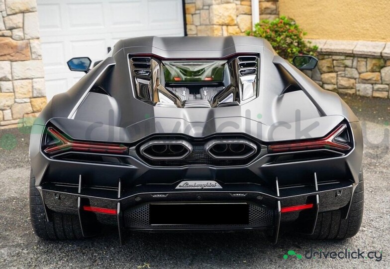 Lamborghini Revuelto Black