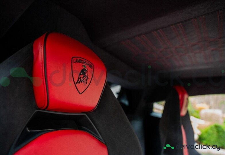 Lamborghini Revuelto Black