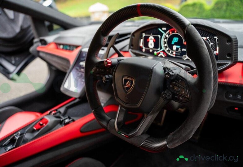 Lamborghini Revuelto Black