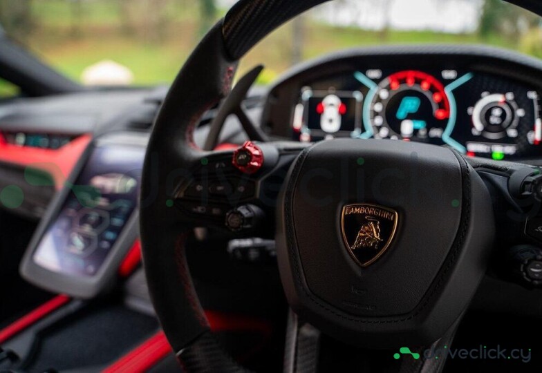 Lamborghini Revuelto Black