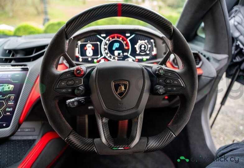 Lamborghini Revuelto Black