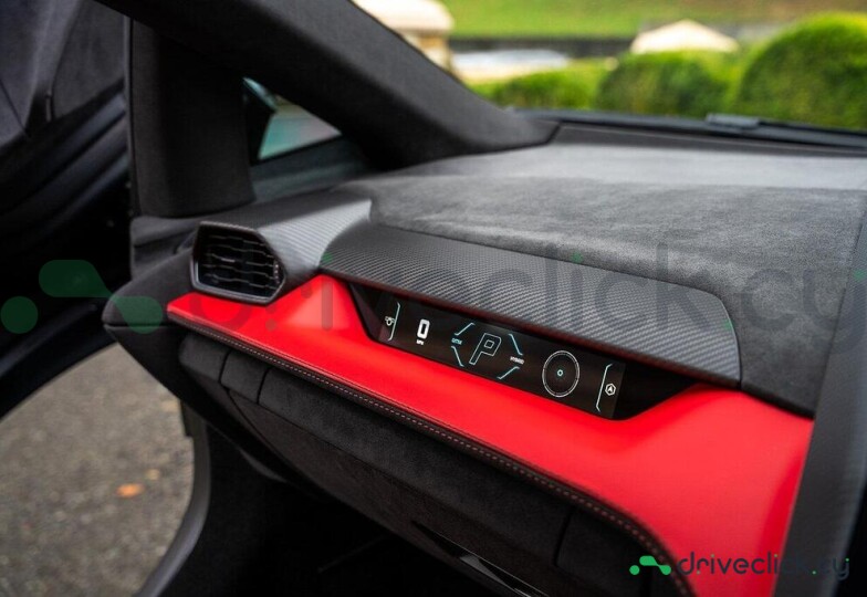 Lamborghini Revuelto Black