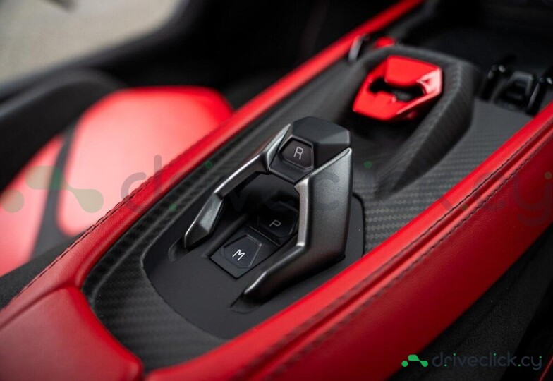 Lamborghini Revuelto Black