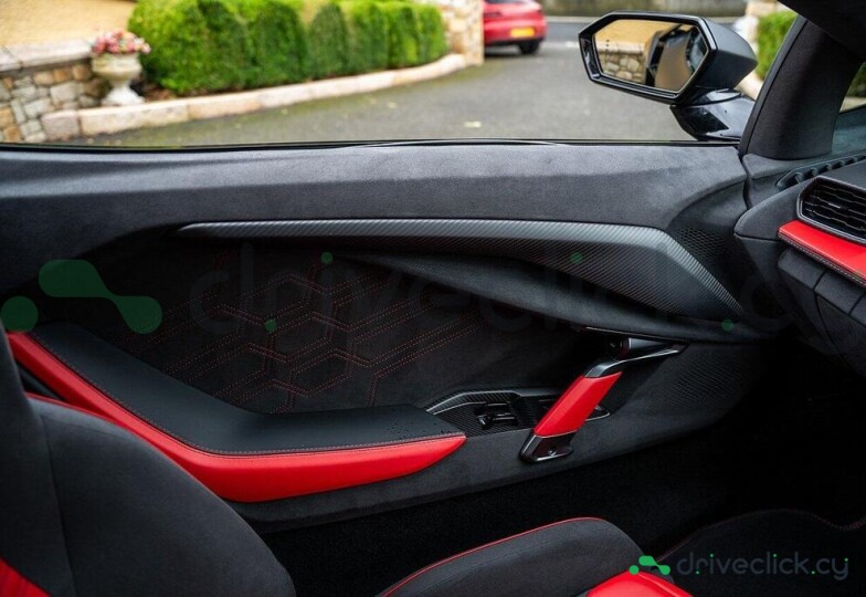 Lamborghini Revuelto Black