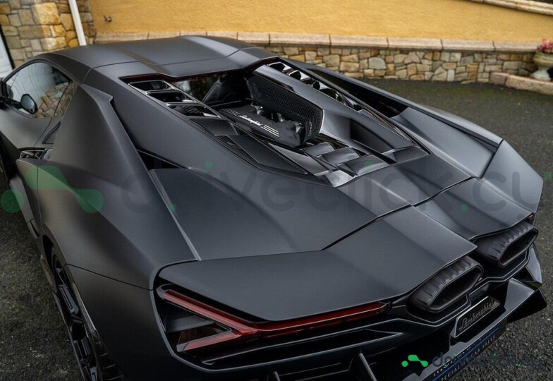 Lamborghini Revuelto Black