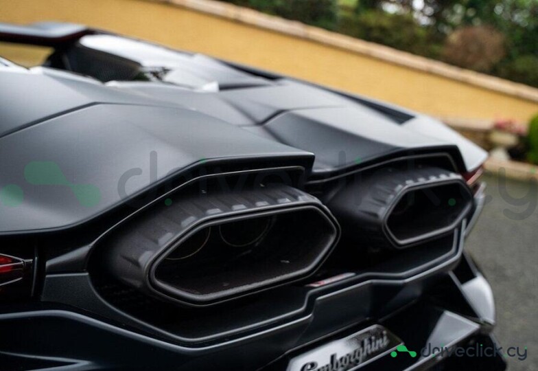 Lamborghini Revuelto Black