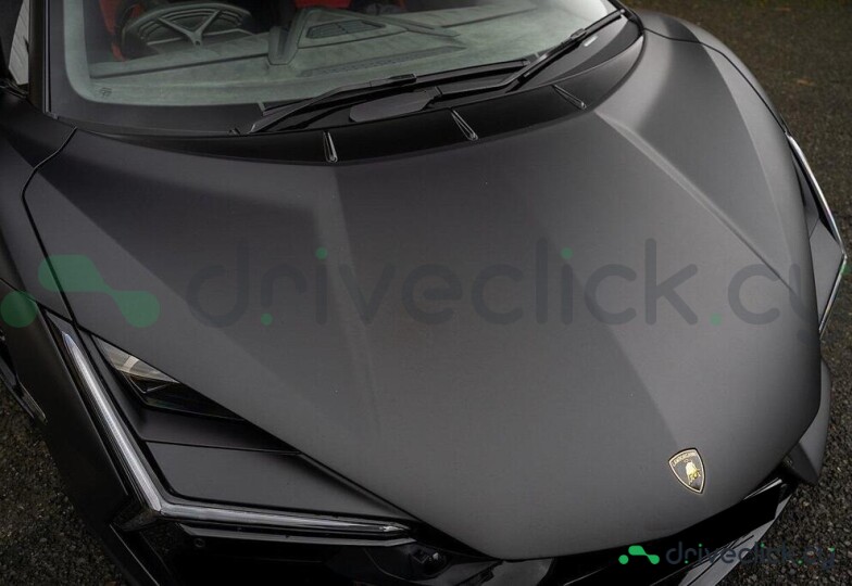 Lamborghini Revuelto Black