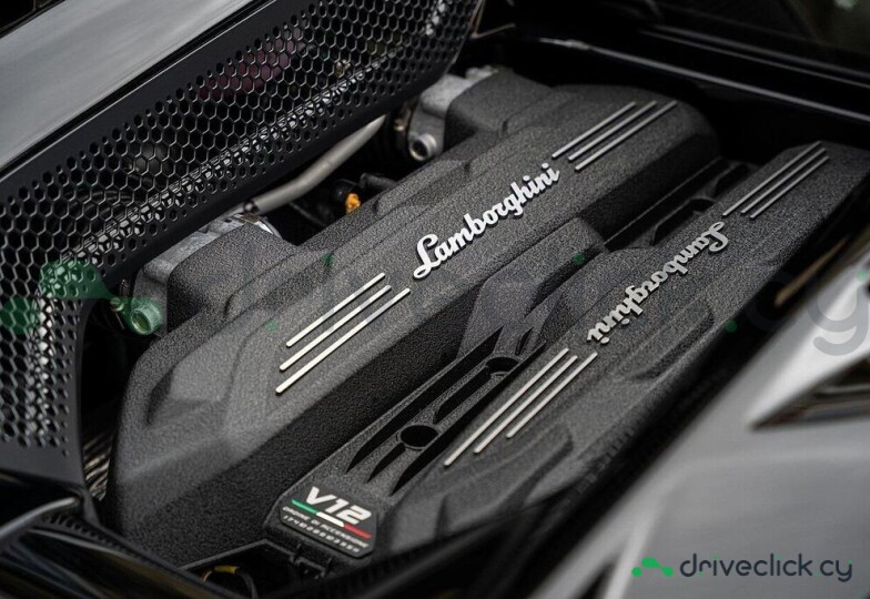 Lamborghini Revuelto Black