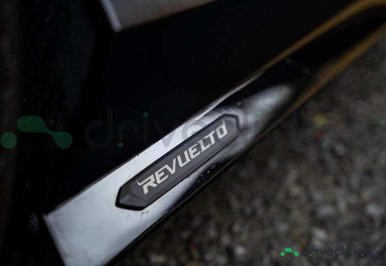 Lamborghini Revuelto Black