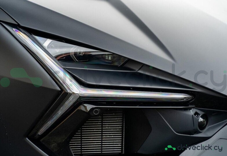 Lamborghini Revuelto Black