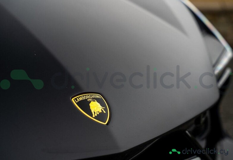 Lamborghini Revuelto Black