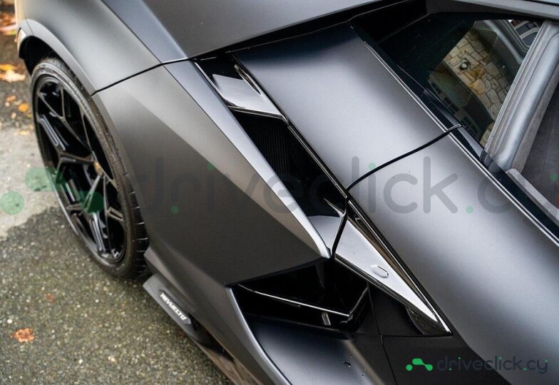 Lamborghini Revuelto Black
