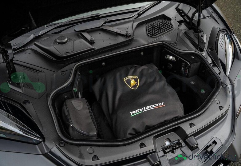 Lamborghini Revuelto Black