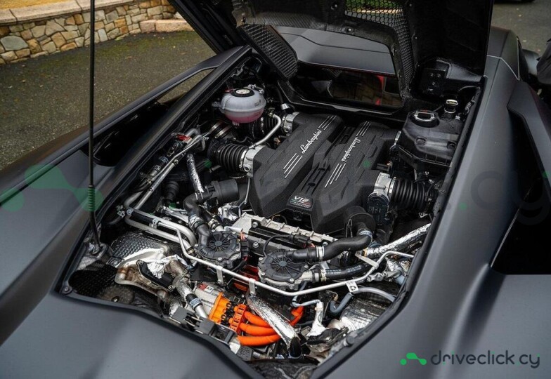 Lamborghini Revuelto Black