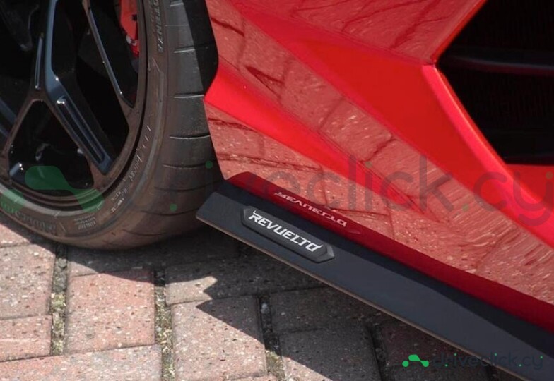 Lamborghini Revuelto Red