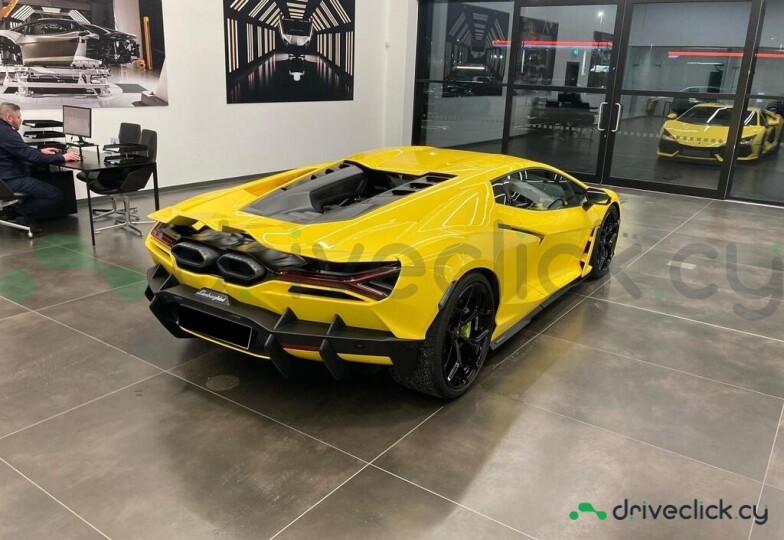 Lamborghini Revuelto Yellow