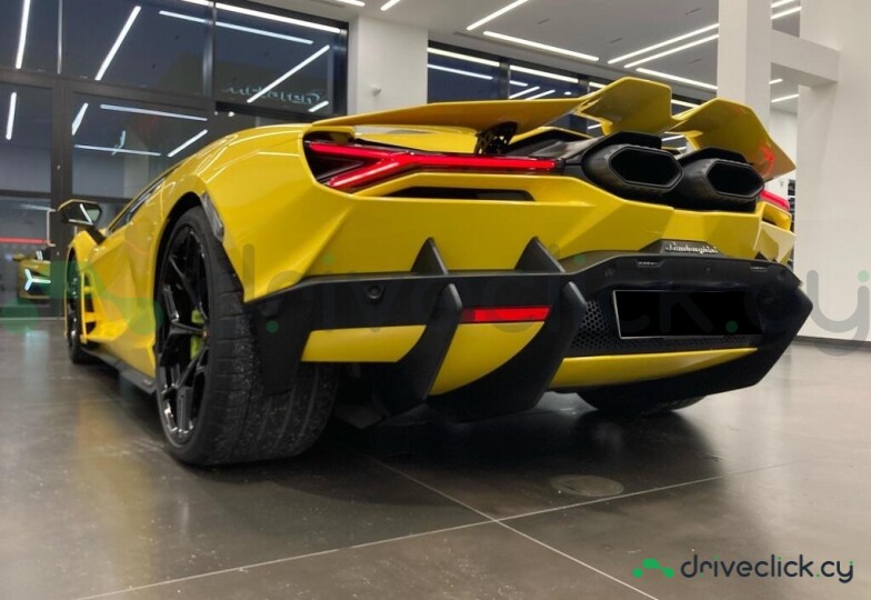 Lamborghini Revuelto Yellow