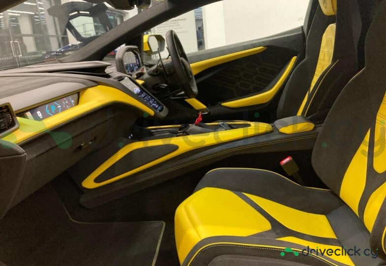 Lamborghini Revuelto Yellow