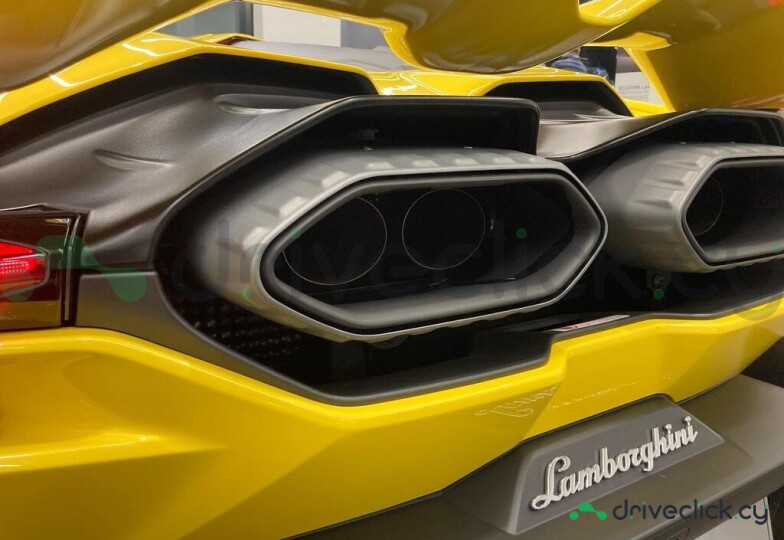 Lamborghini Revuelto Yellow