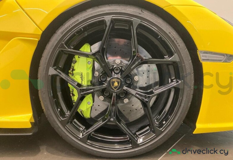 Lamborghini Revuelto Yellow