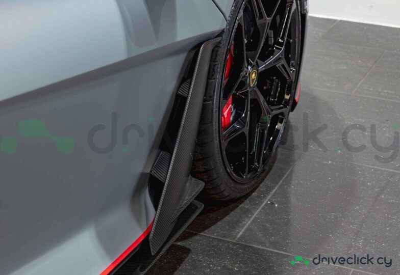 Lamborghini Revuelto Grey