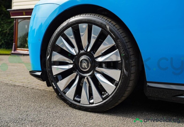 Rolls-Royce Spectre Blue