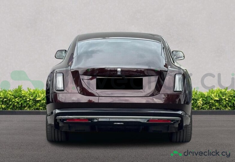 Rolls-Royce Spectre Dark red
