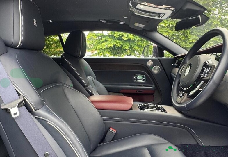 Rolls-Royce Spectre Dark red
