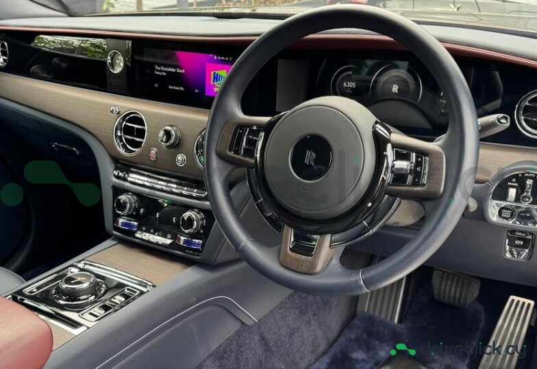 Rolls-Royce Spectre Dark red