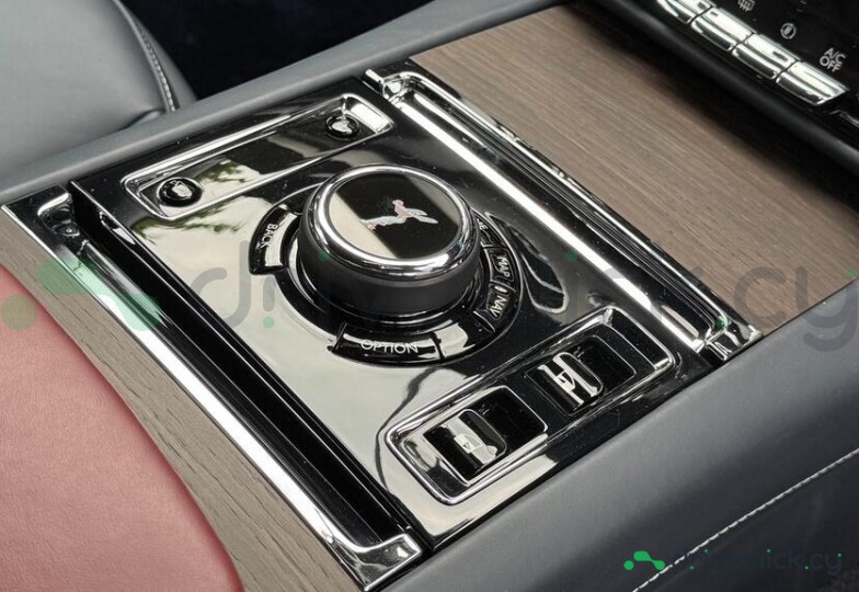 Rolls-Royce Spectre Dark red