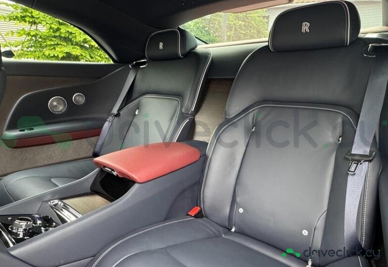 Rolls-Royce Spectre Dark red