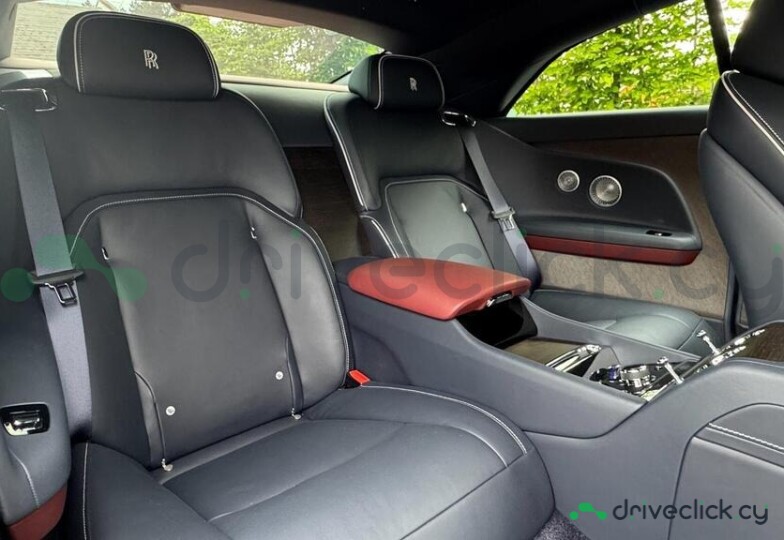Rolls-Royce Spectre Dark red