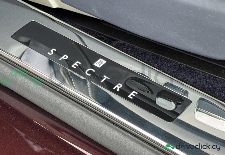 Rolls-Royce Spectre Dark red