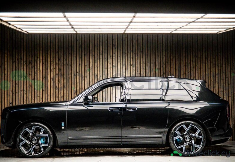 Rolls-Royce Cullinan Черный