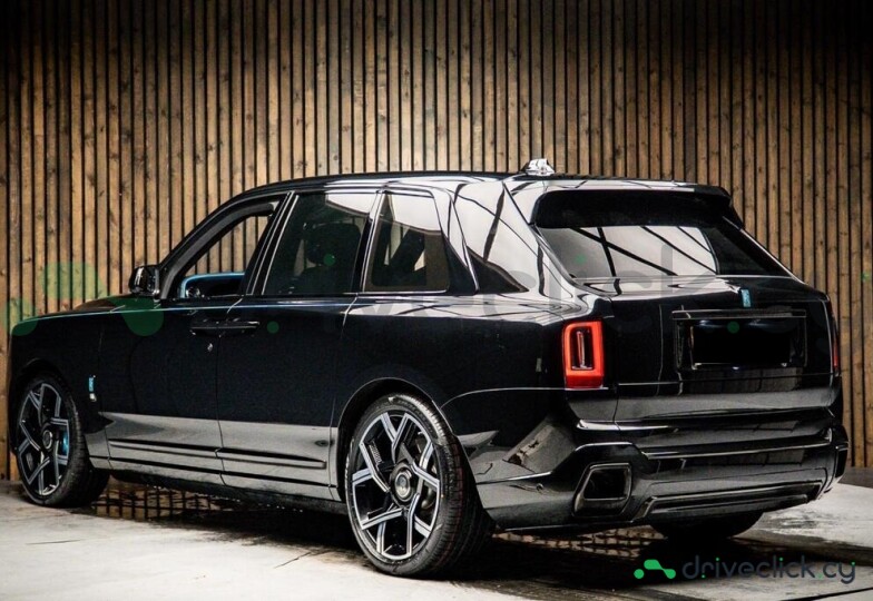 Rolls-Royce Cullinan Черный