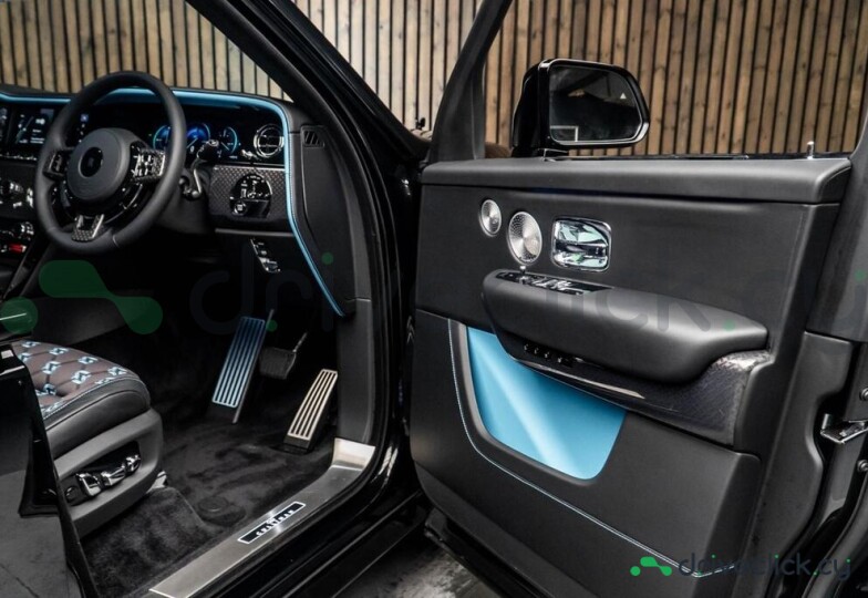 Rolls-Royce Cullinan Черный
