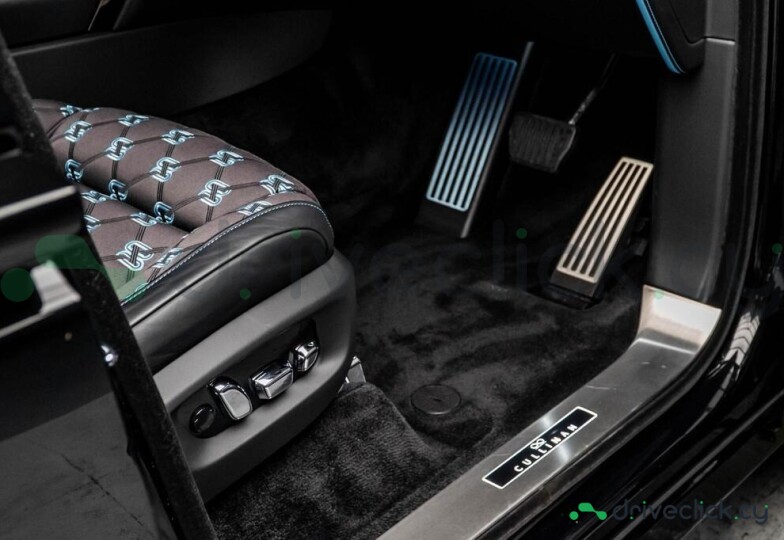 Rolls-Royce Cullinan Черный