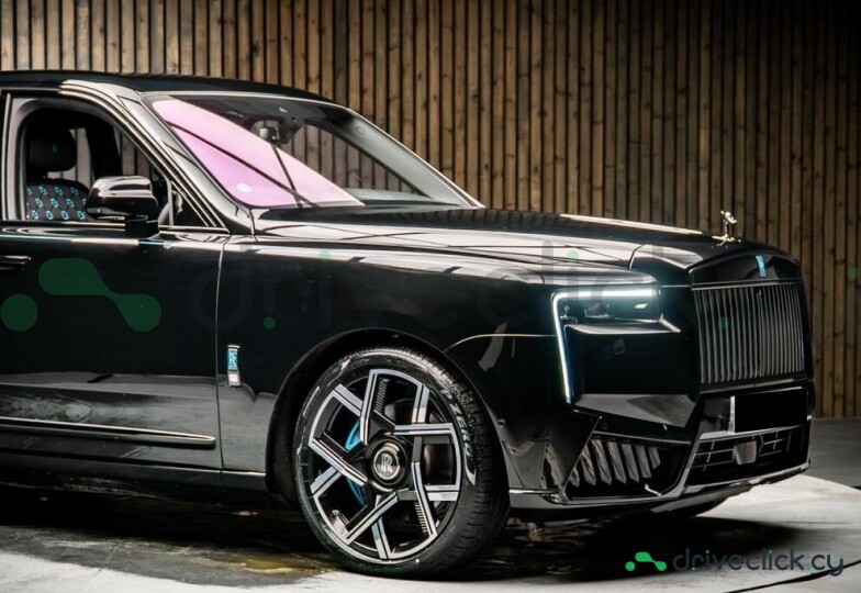 Rolls-Royce Cullinan Черный
